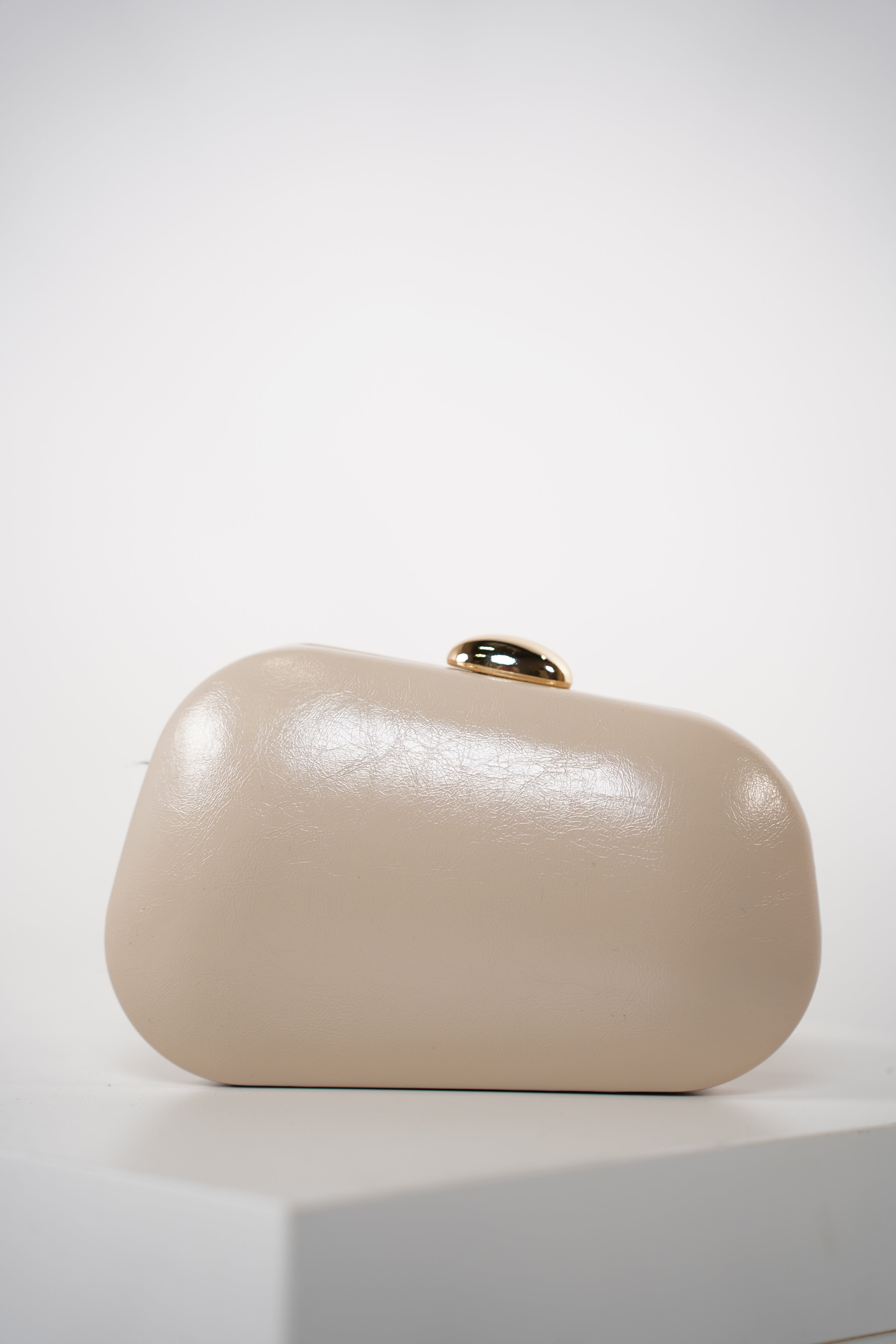 Cianan Clutch – Elegant, Minimal & Timelessly Chic