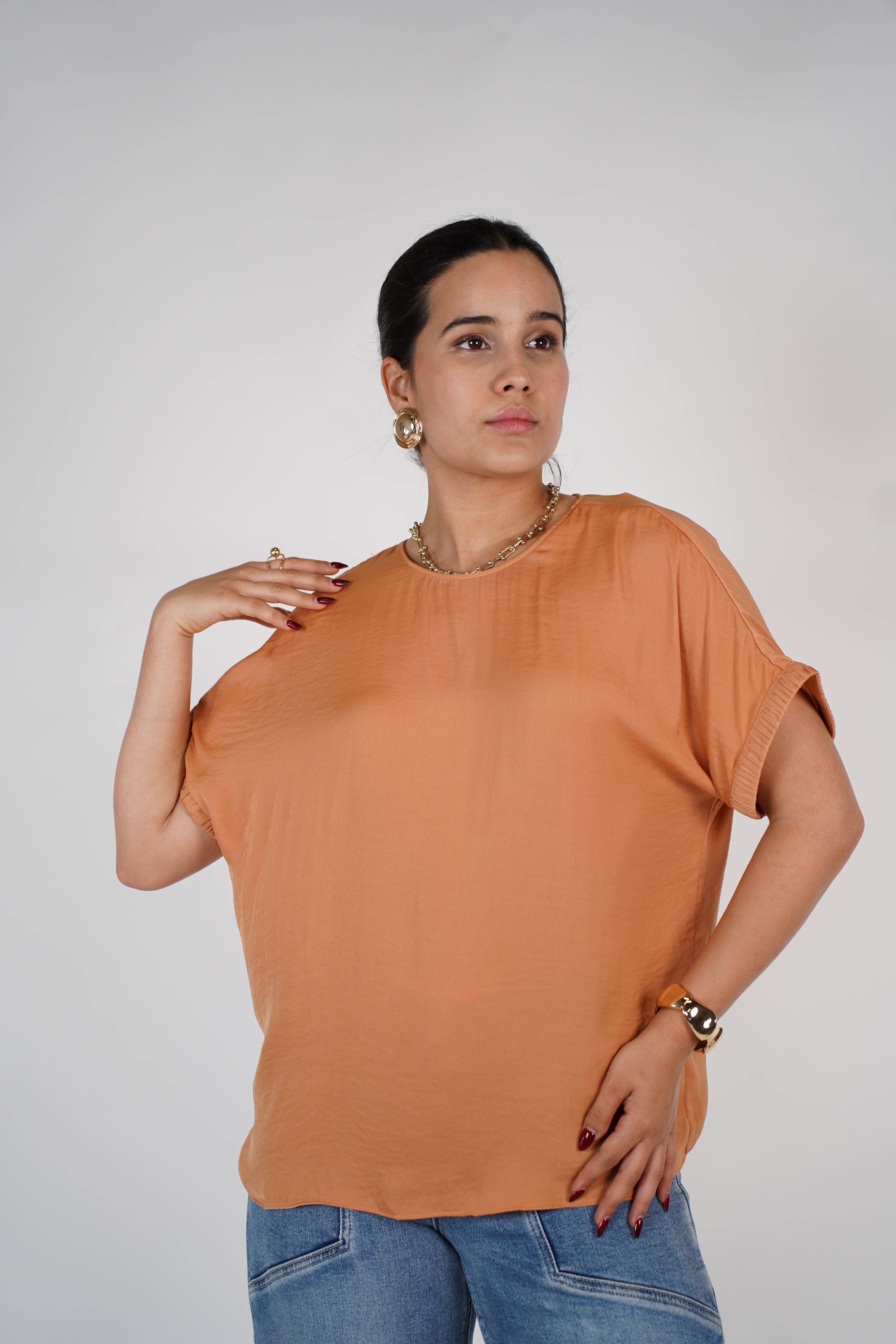 La Flaca Scrunch Relaxed Fit Satin Blouse – Classic White for Effortless Elegance