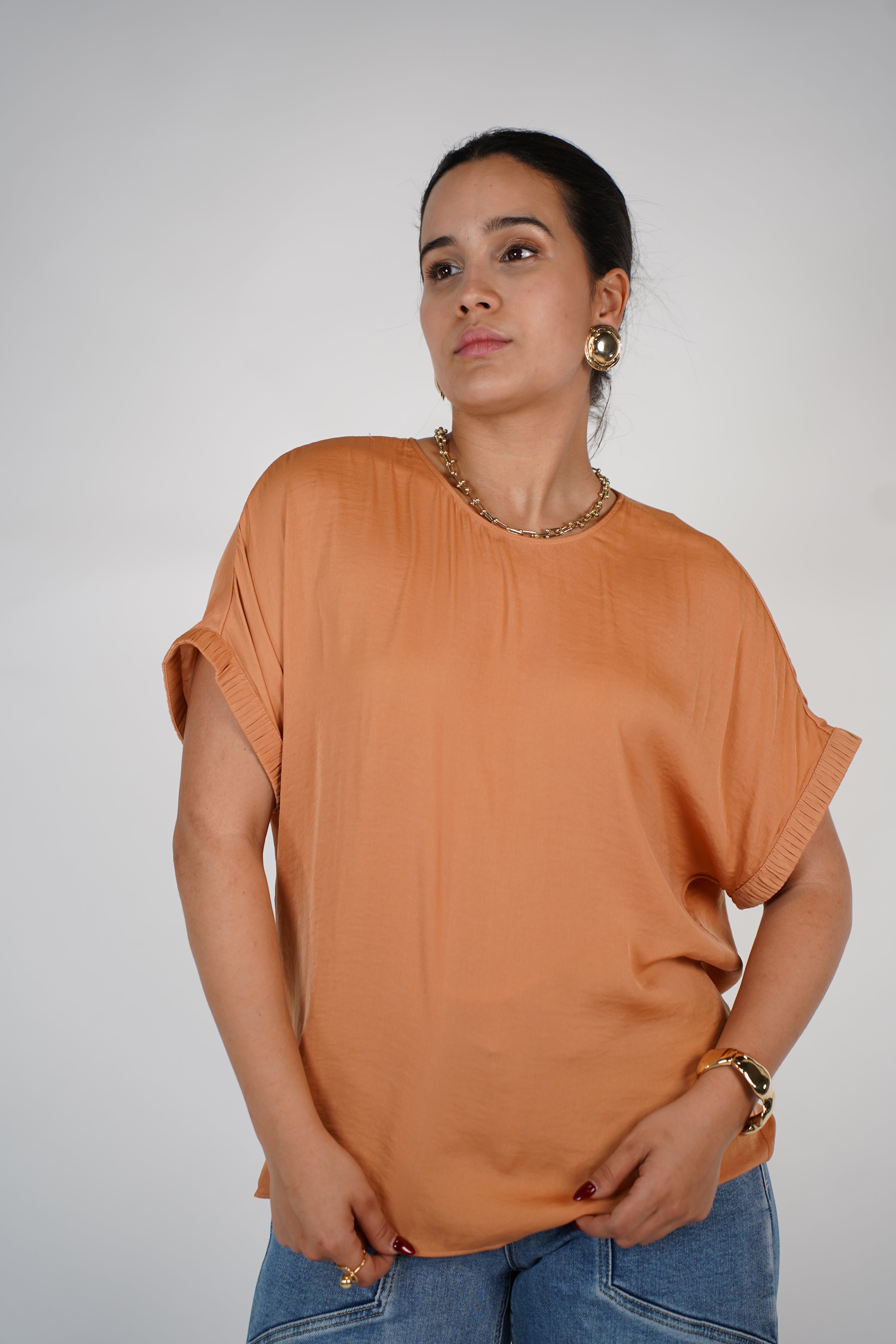 La Flaca Scrunch Relaxed Fit Satin Blouse – Classic White for Effortless Elegance