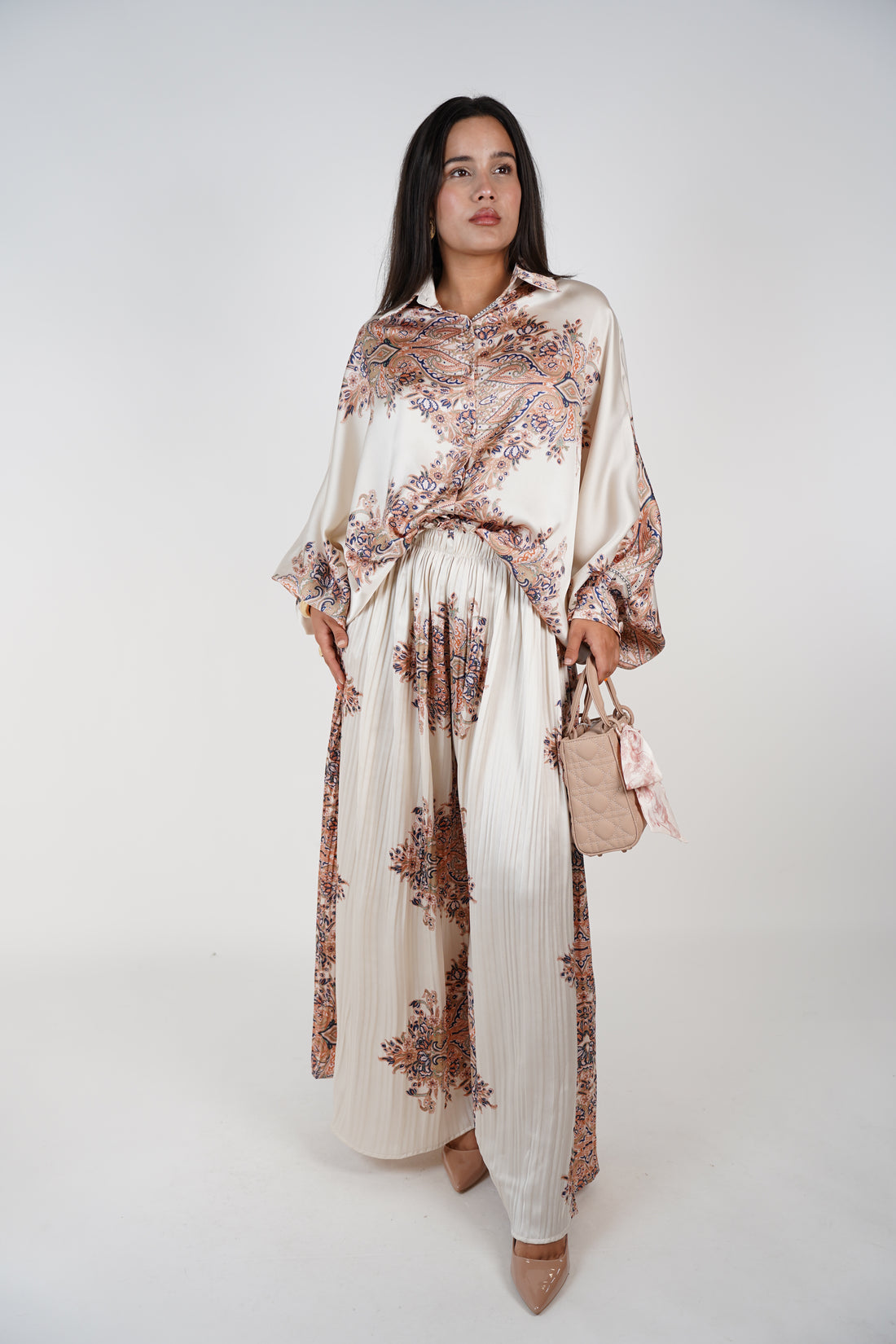Kysa Stamped Pants Set – Elegant Satin Pleated Set with Paisley Print