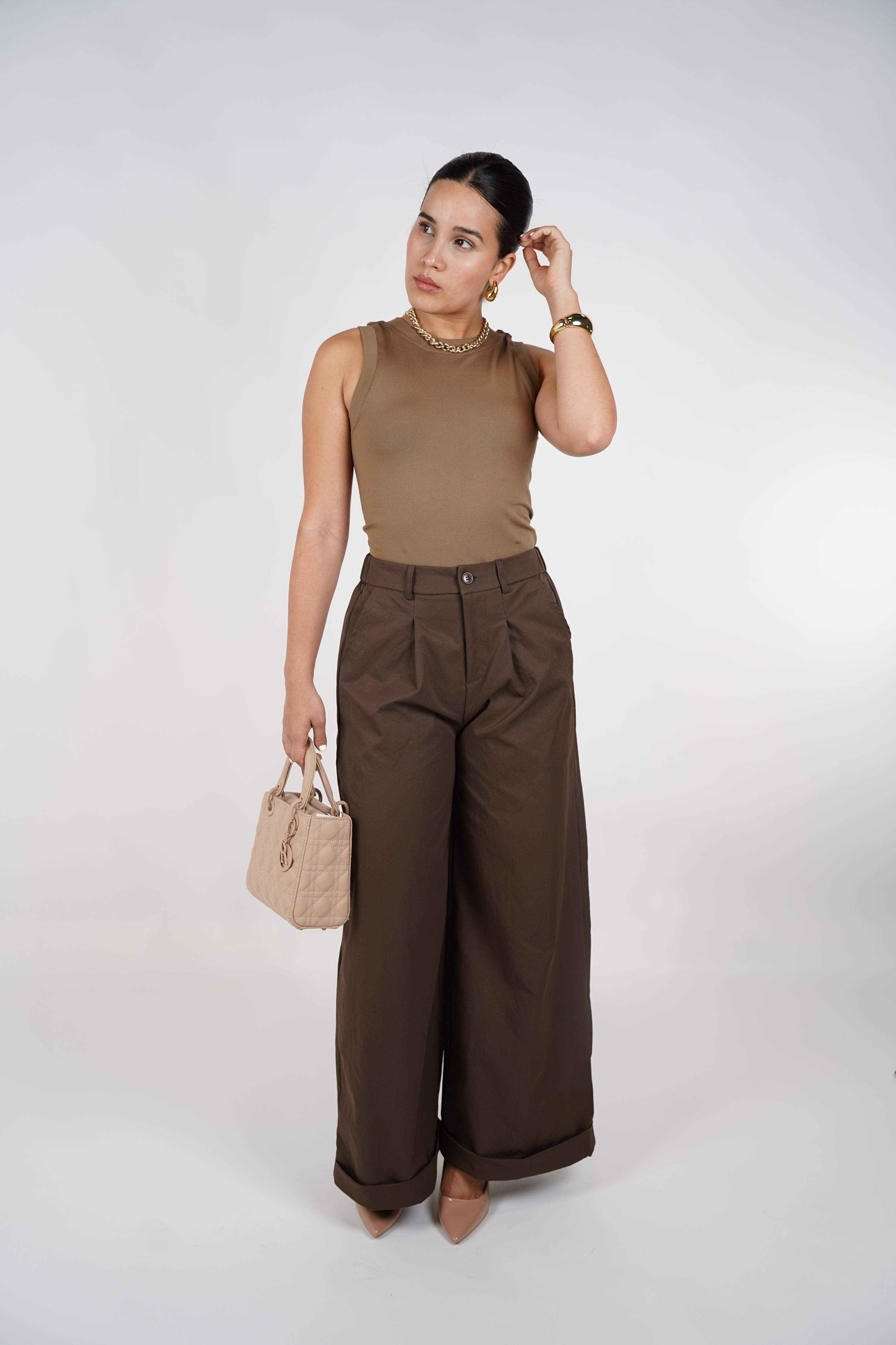 Kira Trousers – Structured Elegance in a Chocolate Silhouette