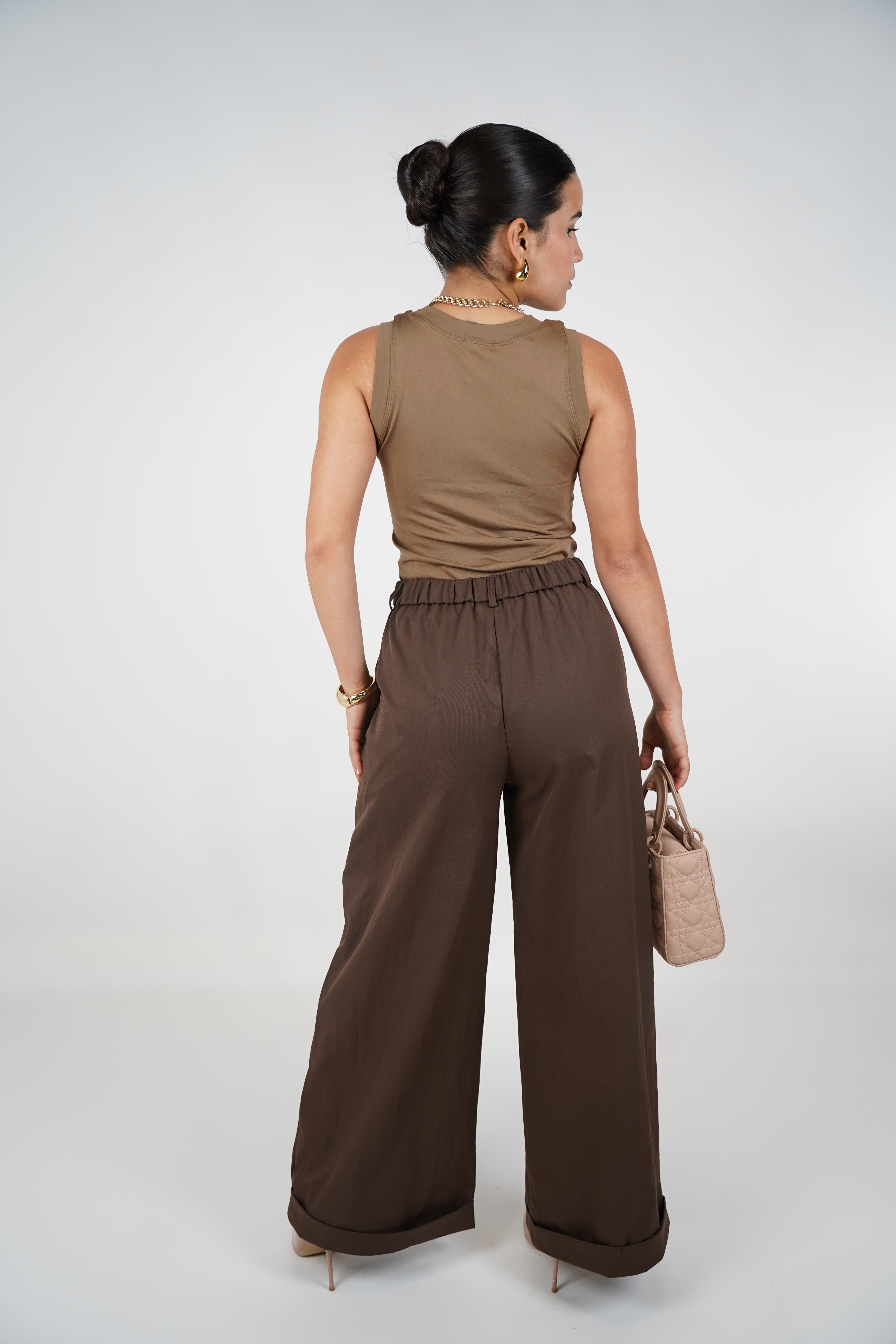 Kira Trousers – Structured Elegance in a Chocolate Silhouette
