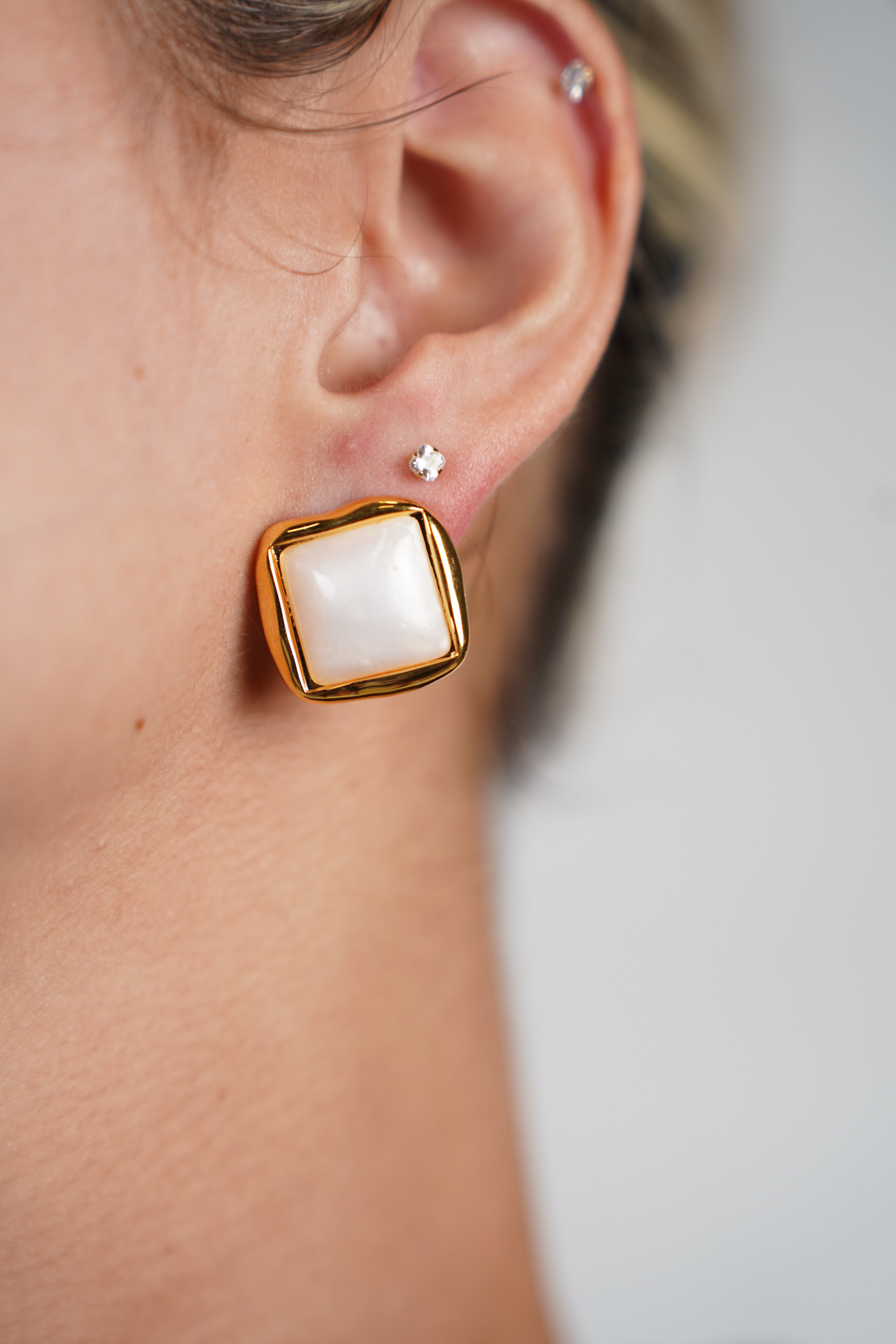 Kyza Stud Earrings – Glossy Geometric Elegance