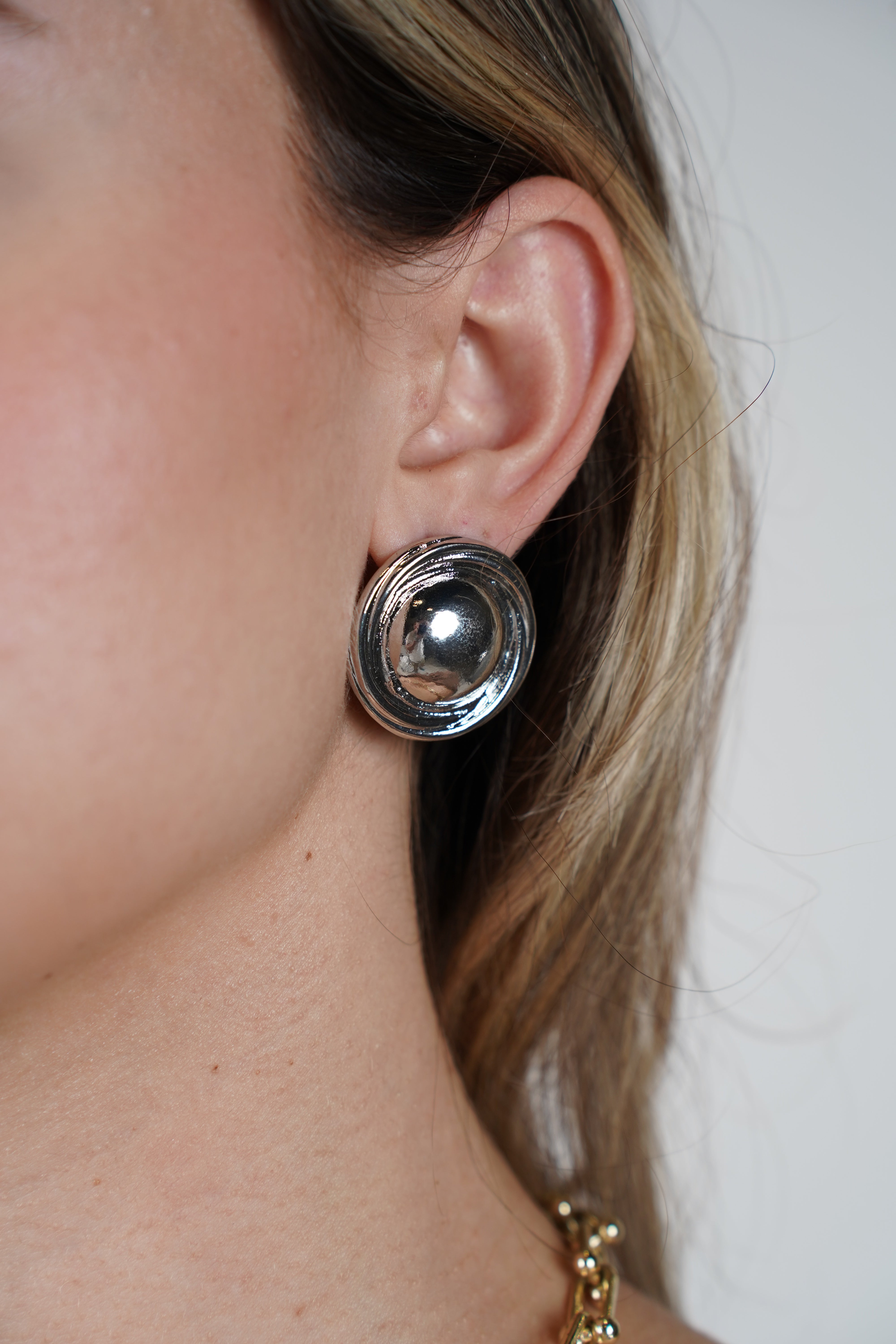 Rysa Earrings – Bold Vintage Gold Studs