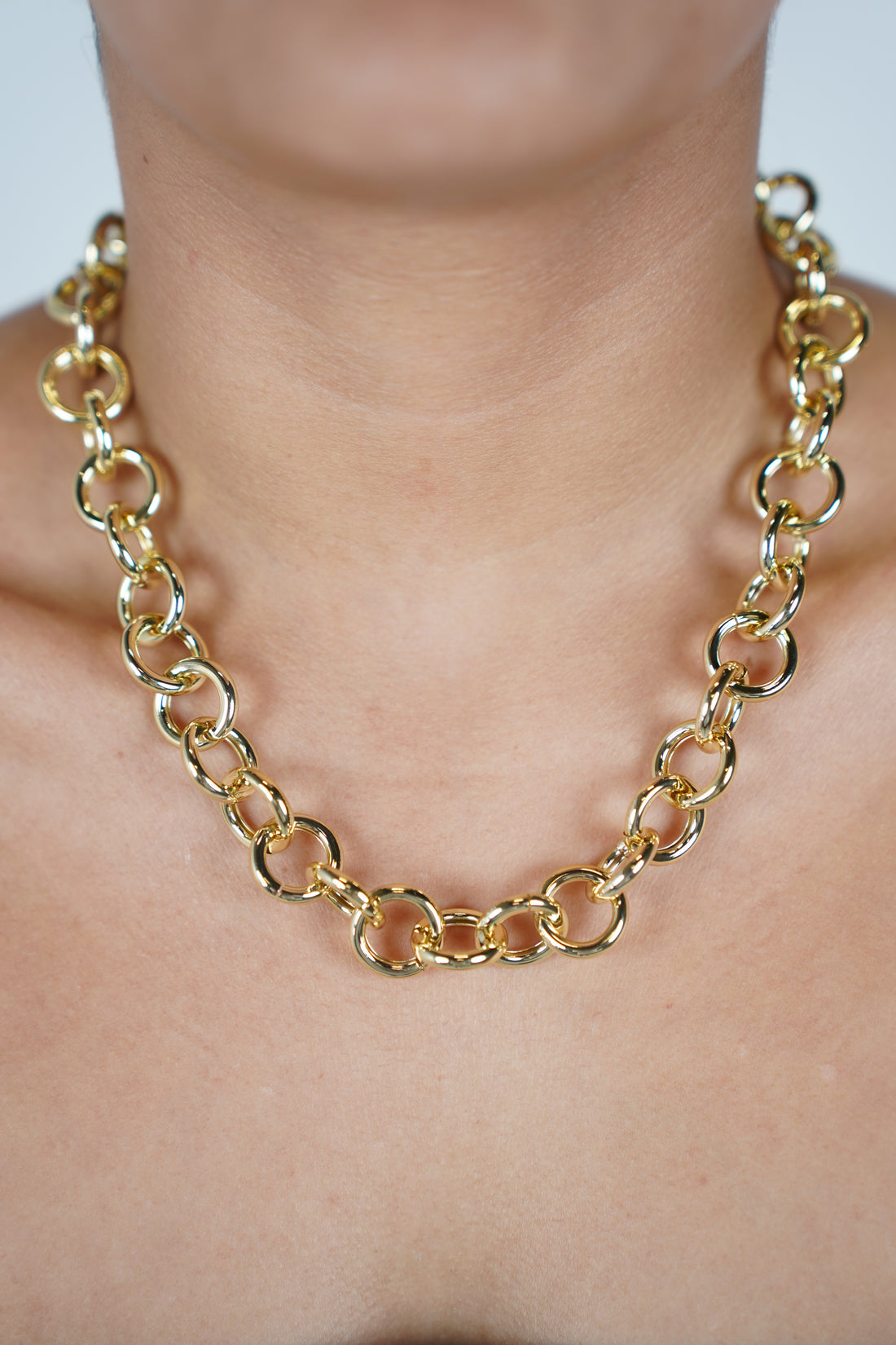 Vena Chain Necklace – Bold Golden Link Statement