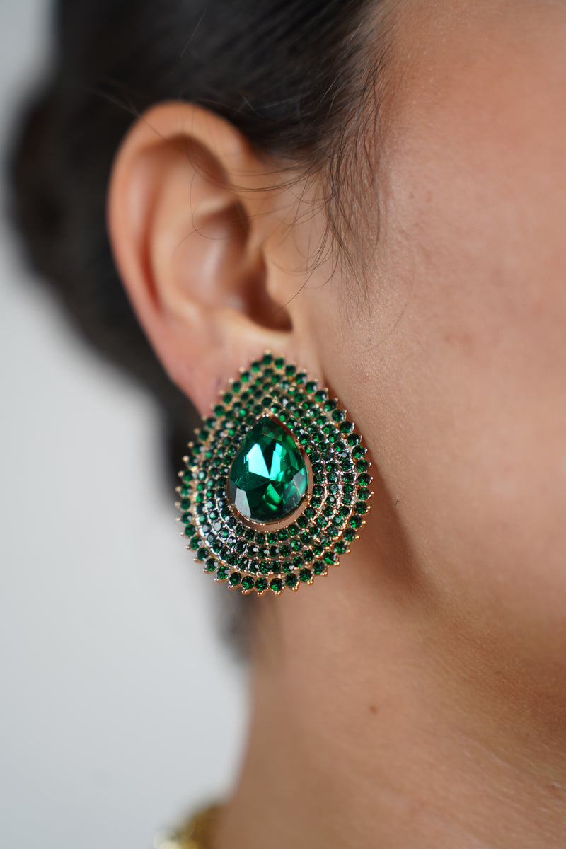 Venara Elegant Earrings – Emerald Statement Sparkle