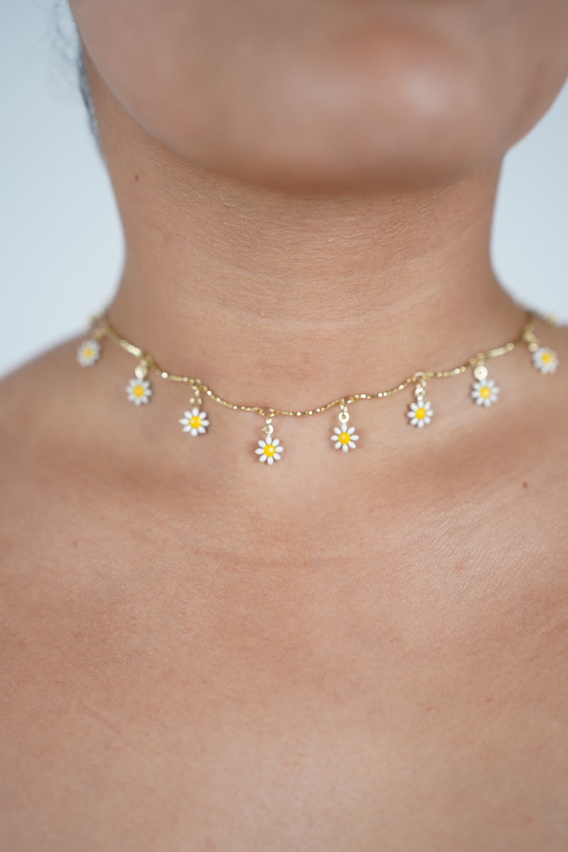 Sariana Sunflower Necklace – Dainty Floral Charm Choker