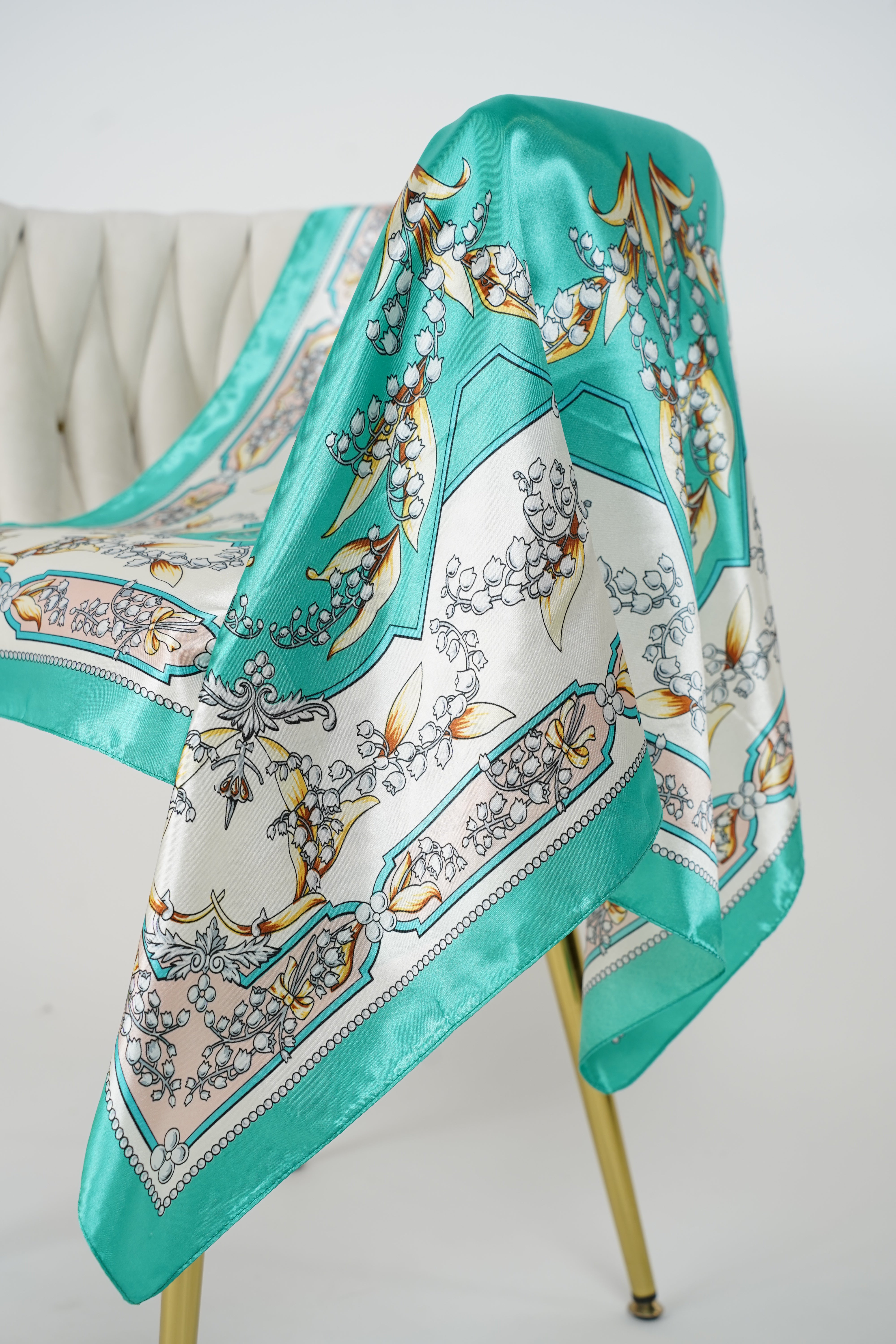 Versatile Patterned Scarf – Multi-Way Styling Accessory