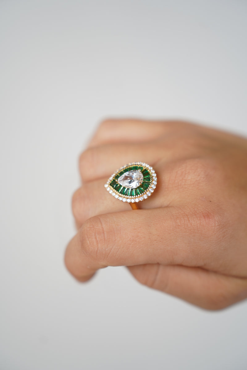 Vena Elegant Ring – Teardrop Green Gemstone Cocktail Ring