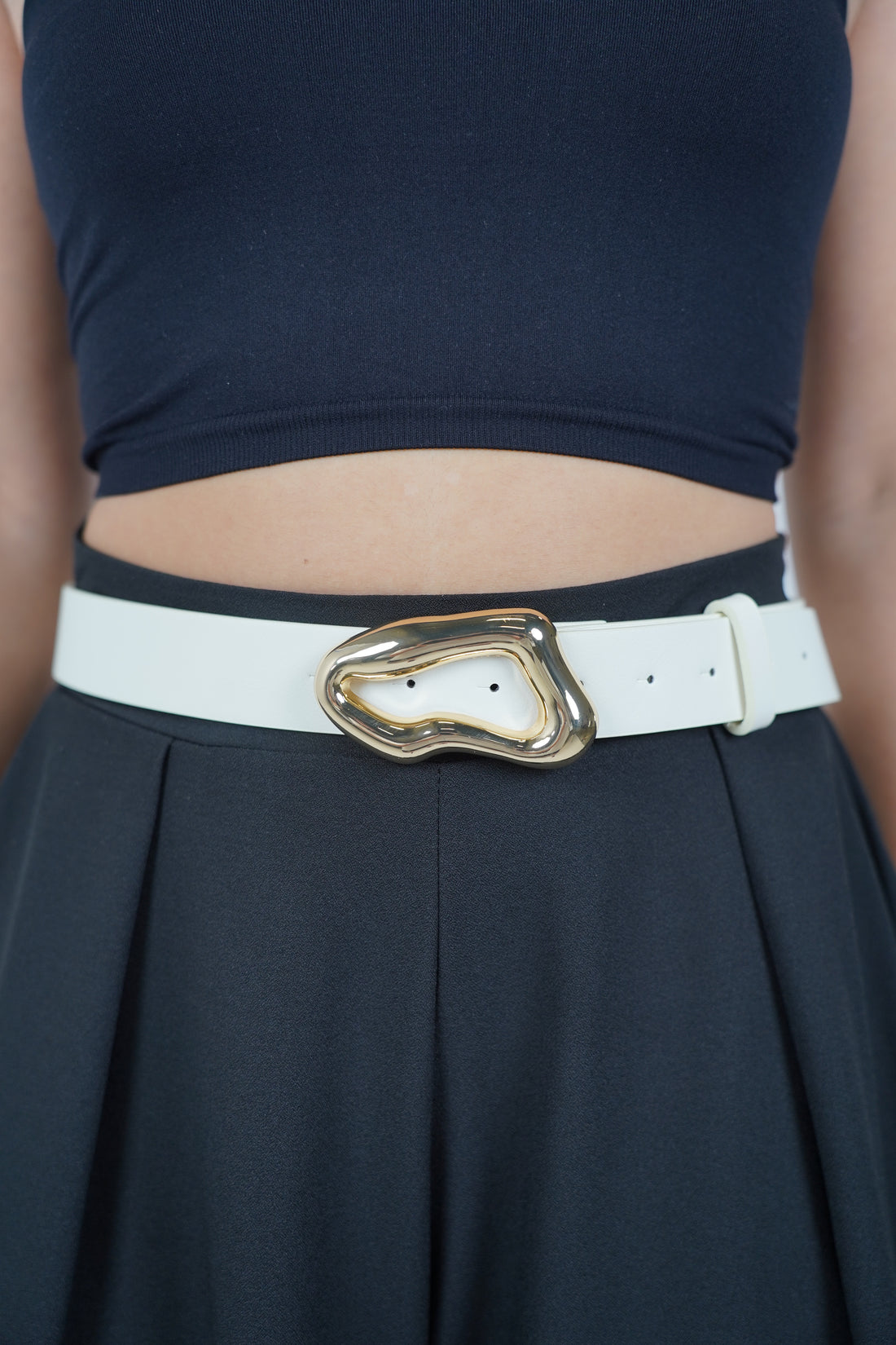 Ravea Belt – Sculptural Gold Buckle on Black Faux Leather