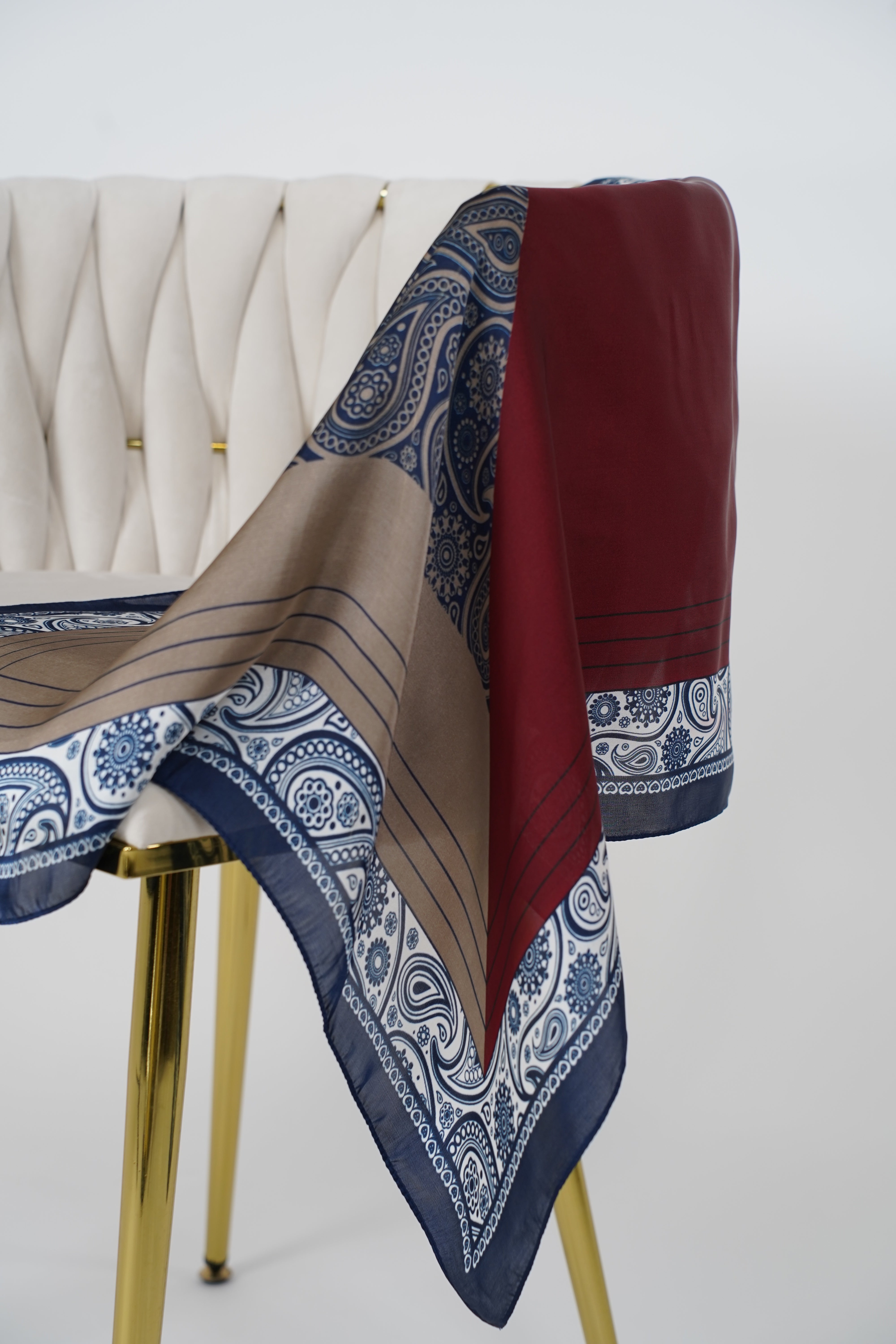 Versatile Patterned Scarf – Multi-Way Styling Accessory