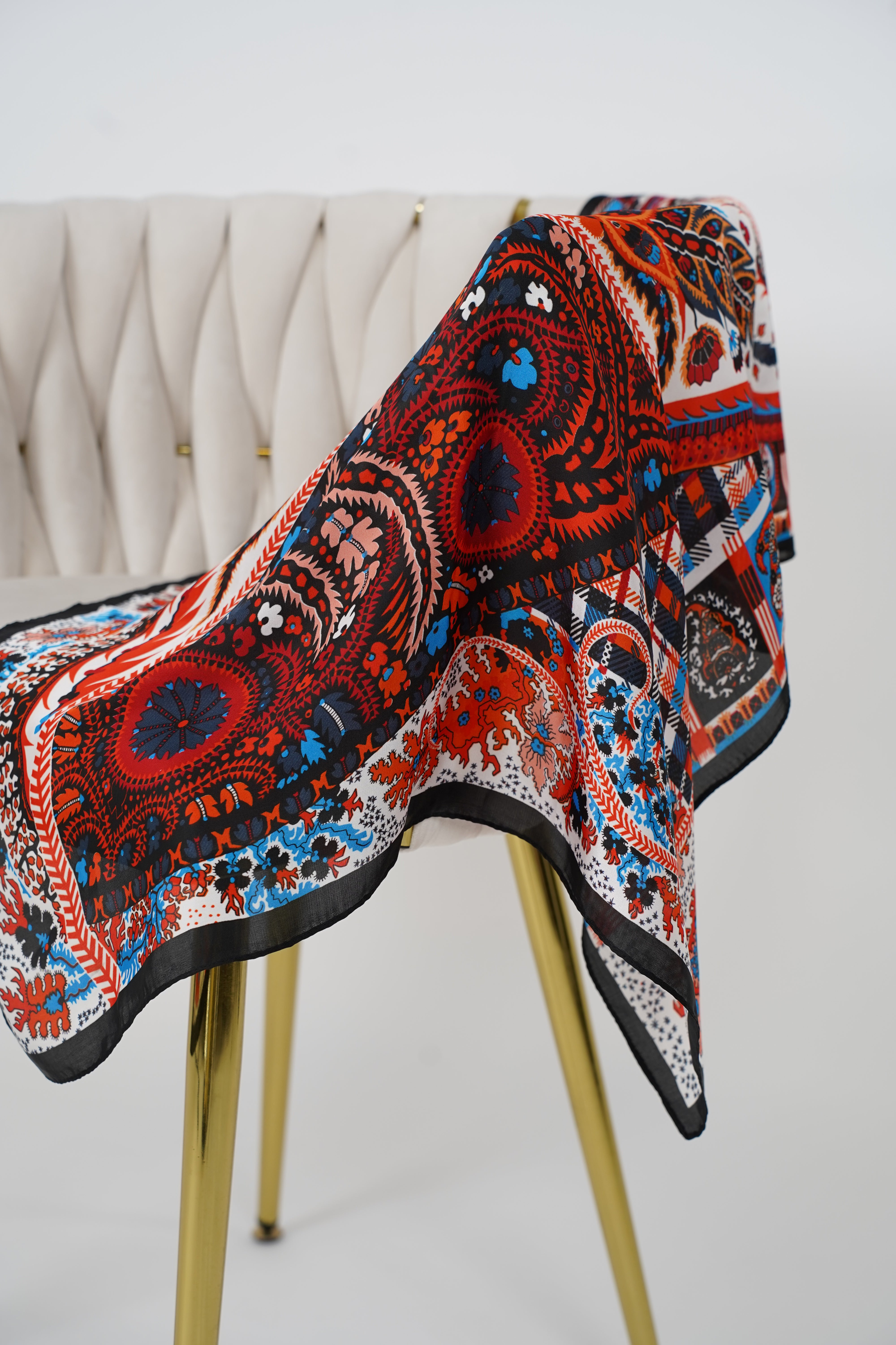 Versatile Patterned Scarf – Multi-Way Styling Accessory