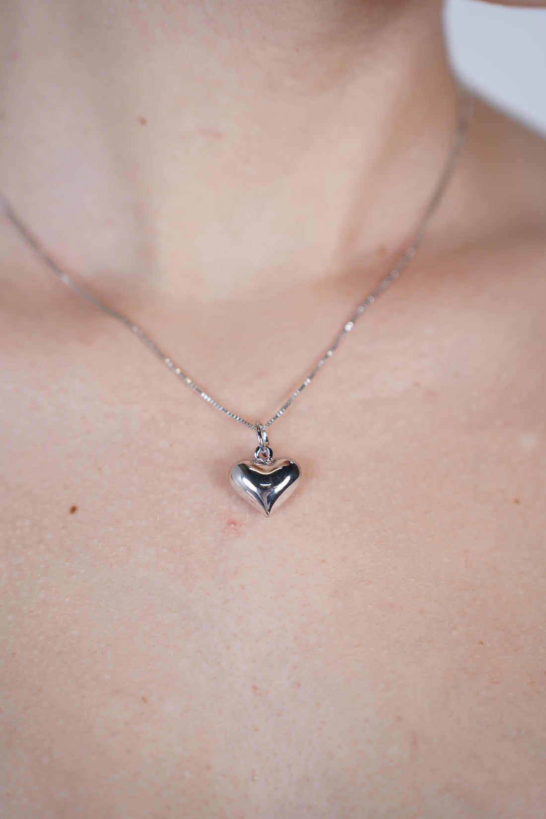Voni Mini Heart Necklace Set – Silver Sweetheart Elegance