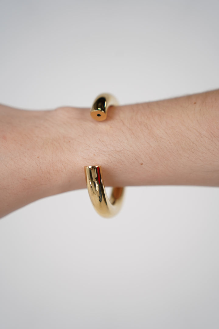 Sora Chunky Bracelet – Bold Gold Minimalism