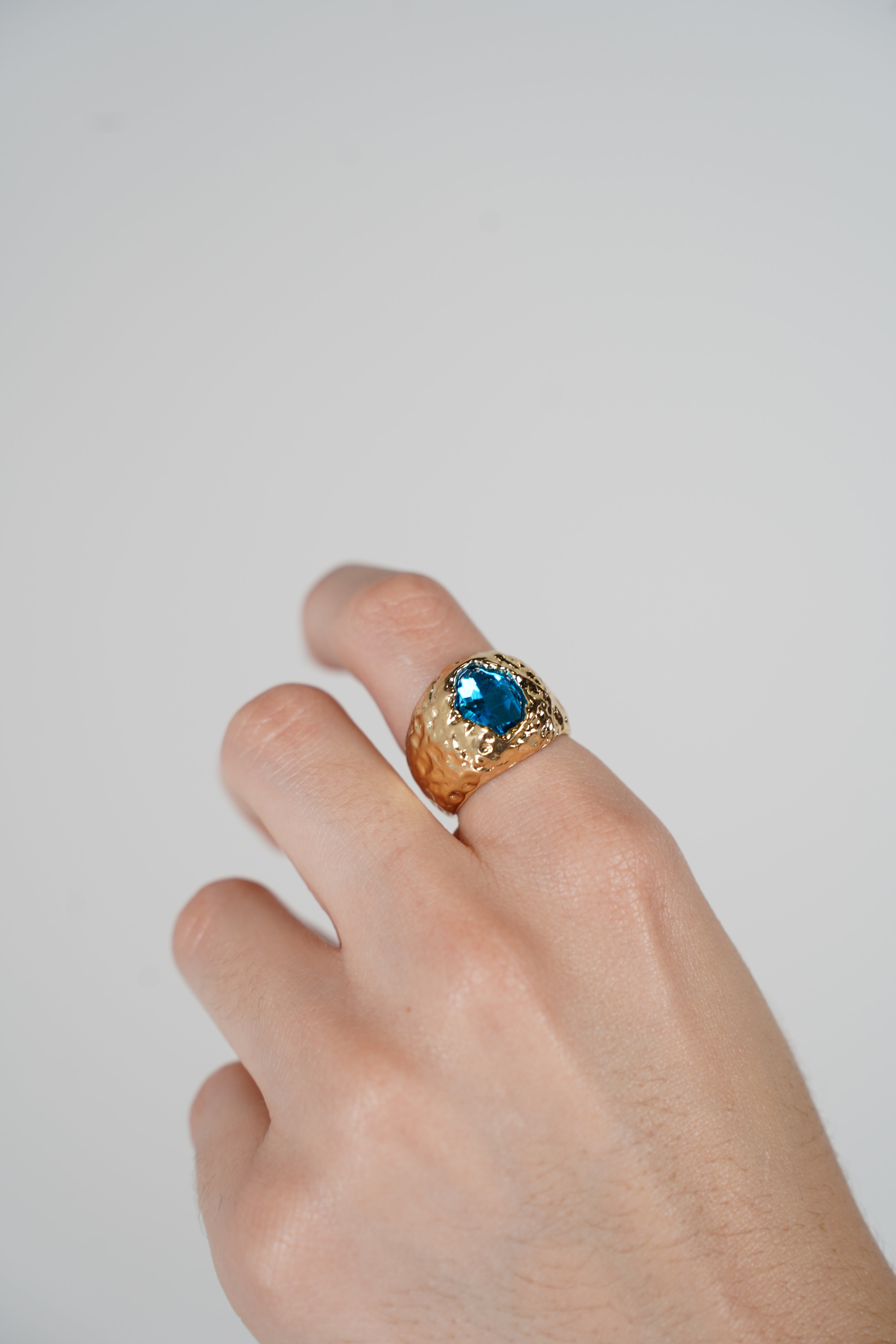 Olivia Vintage Ring – Antique-Inspired Gemstone Statement Ring