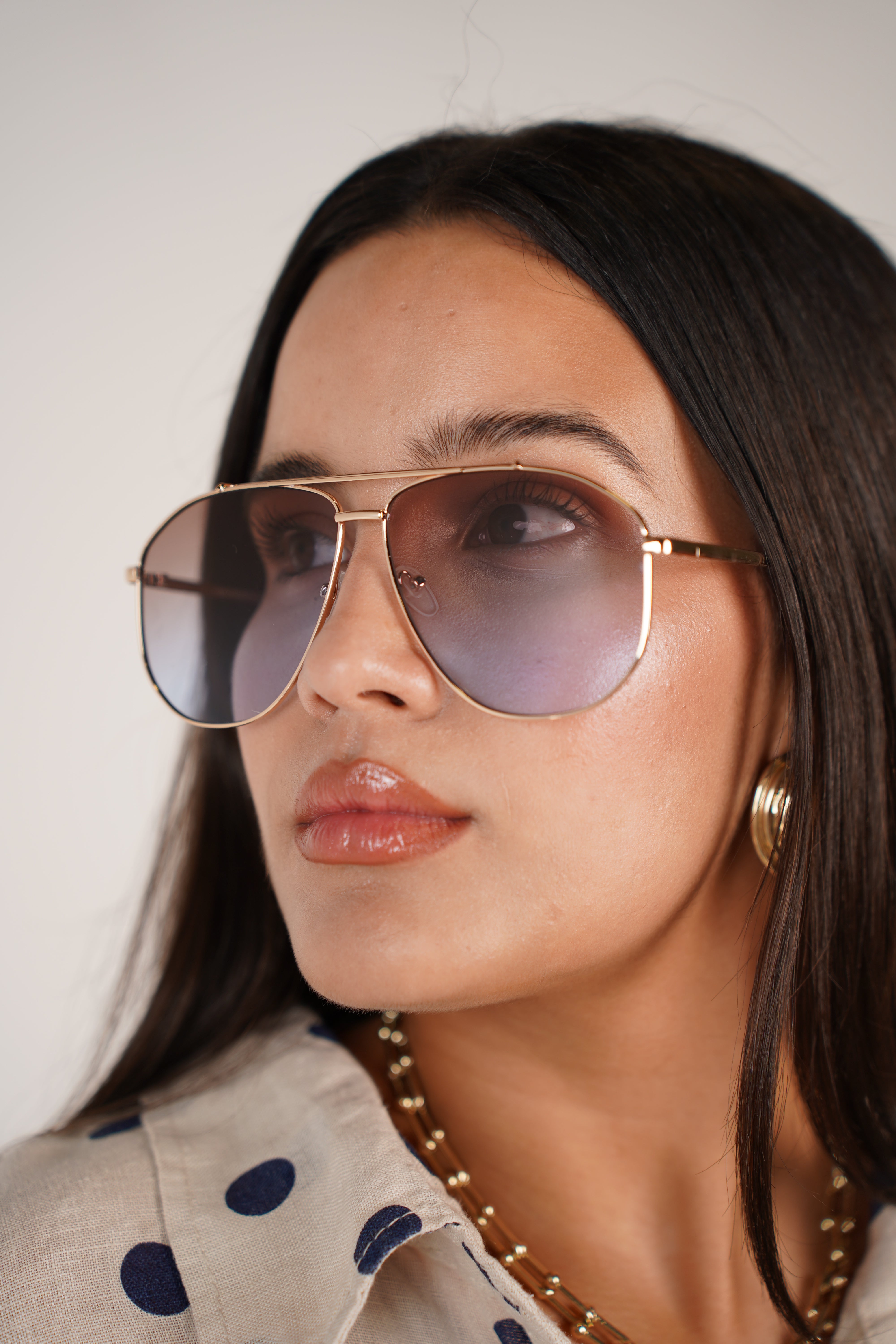 Sora Oversized Aviator Sunglasses – Sleek Golden Frame with Warm Tint