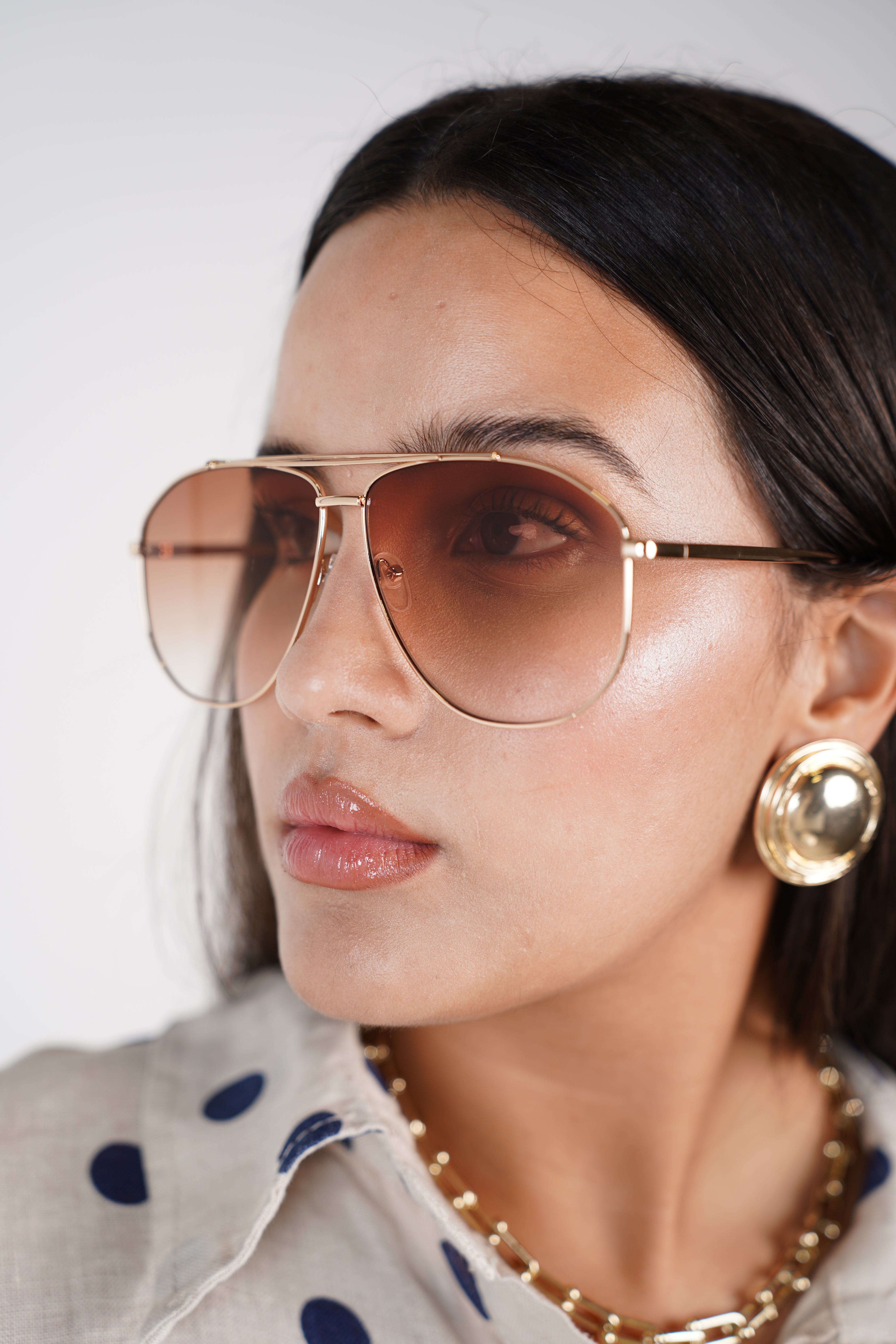 Sora Oversized Aviator Sunglasses – Sleek Golden Frame with Warm Tint