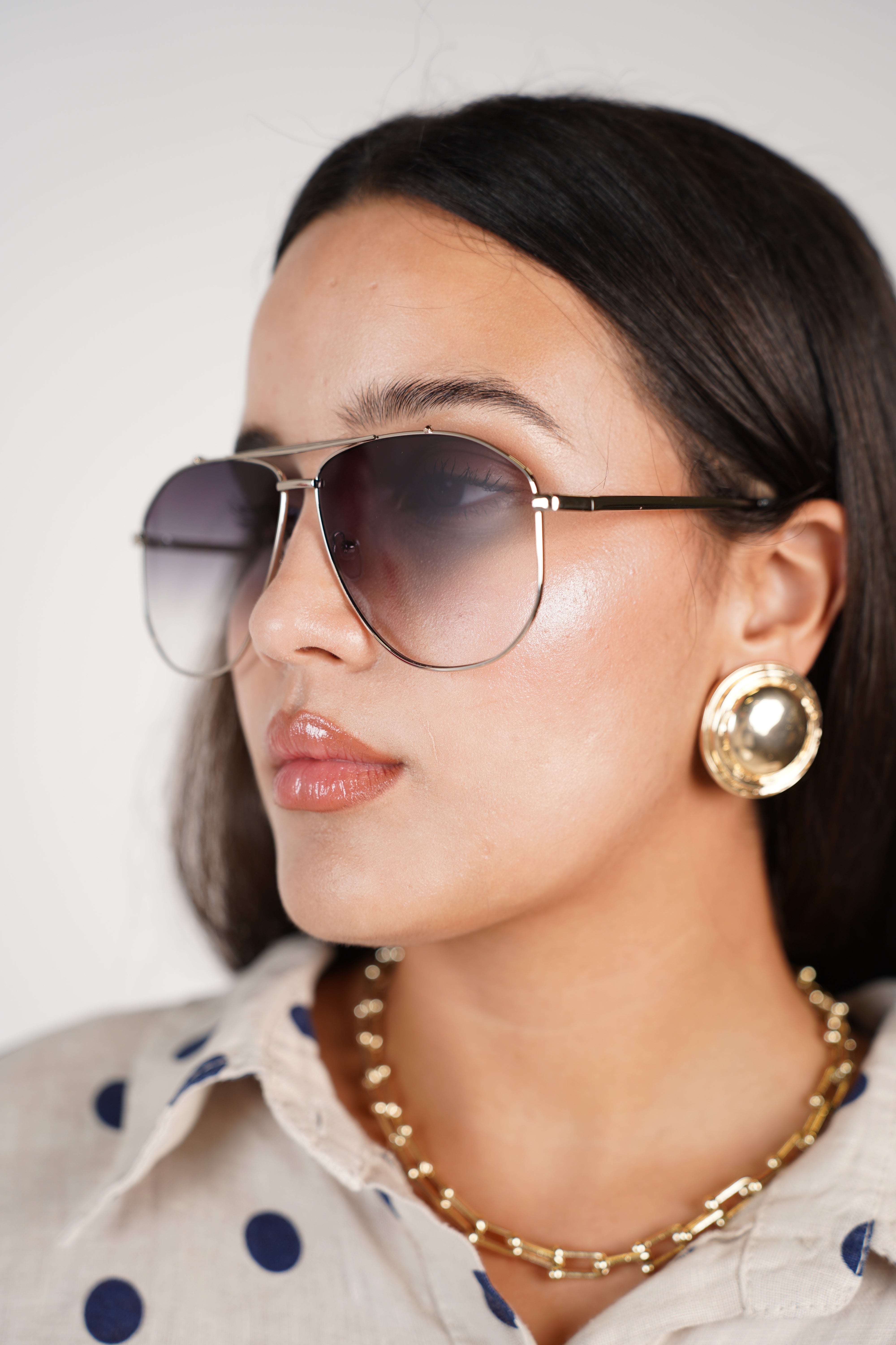 Sora Oversized Aviator Sunglasses – Sleek Golden Frame with Warm Tint
