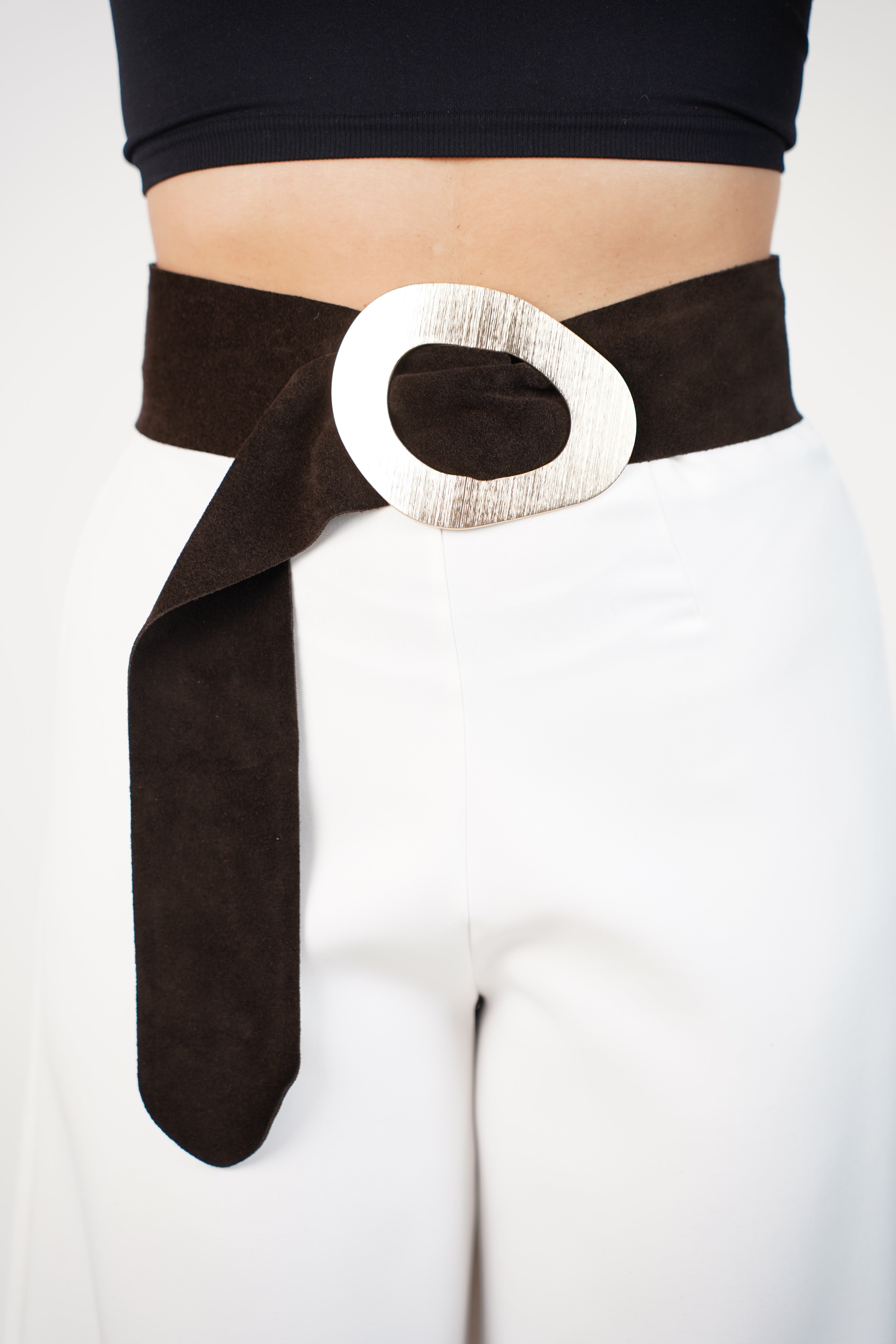 Seralya Suede Belt – Sculpted Modern Statement Accessory