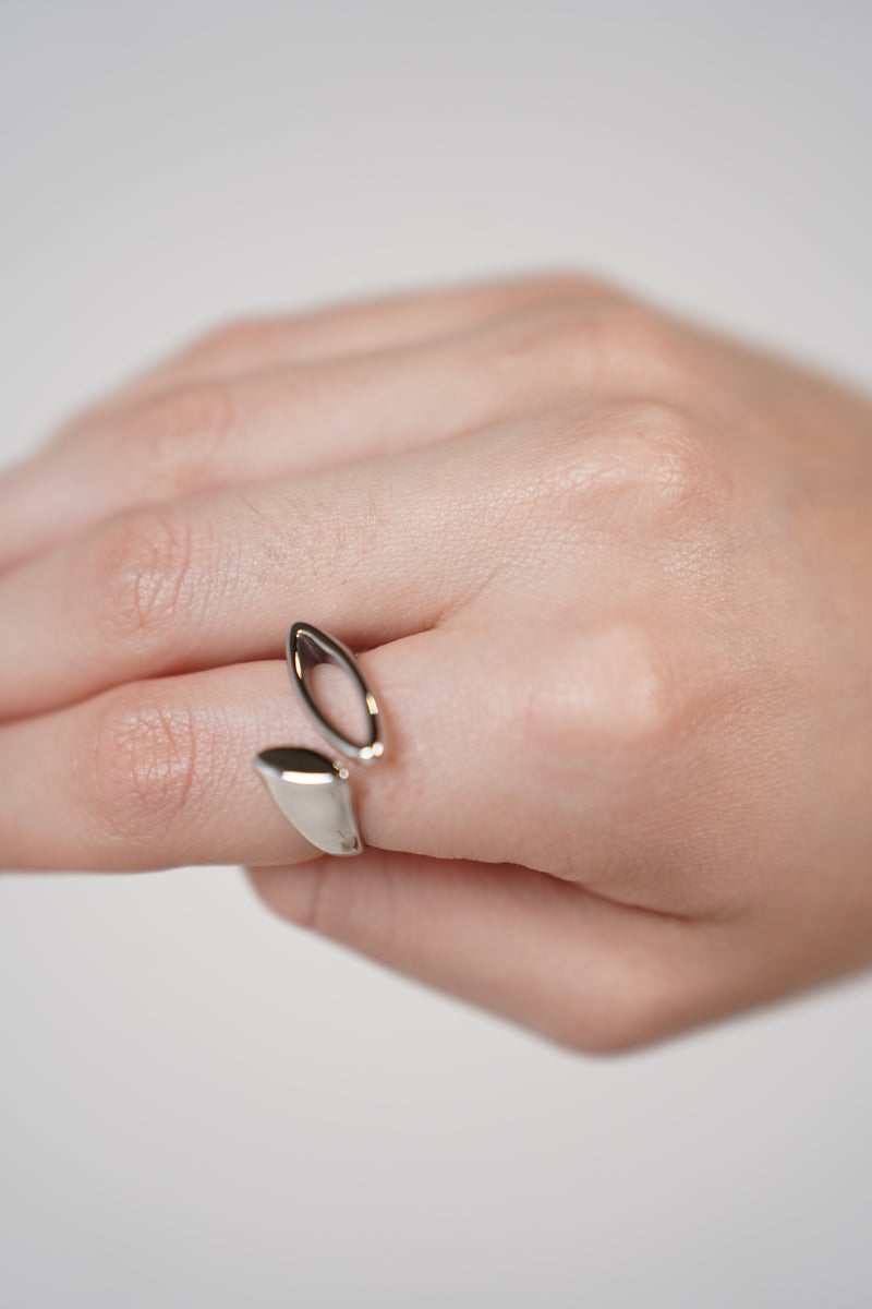 Ruvia Ring – Modern Open Silver Statement