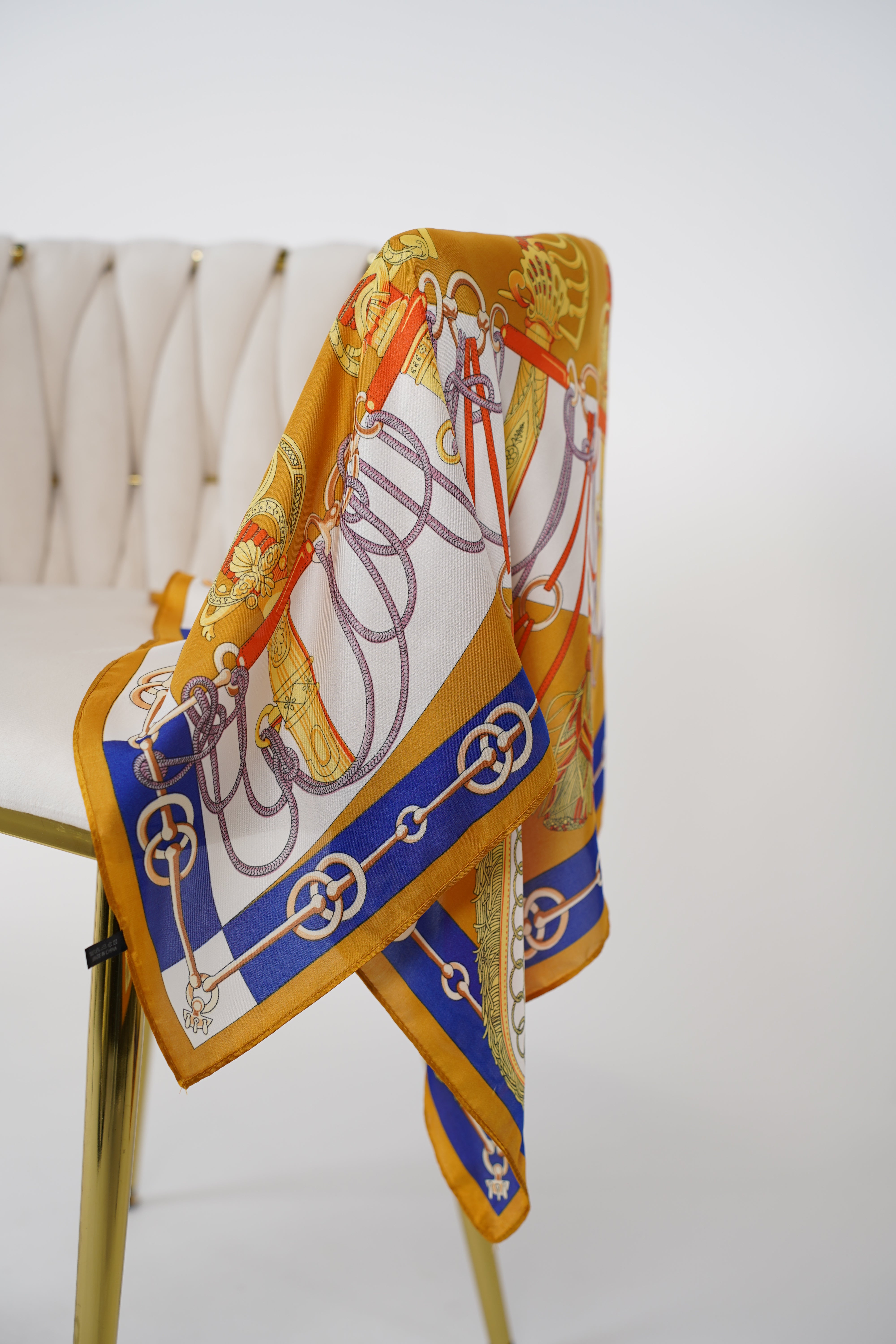 Versatile Patterned Scarf – Multi-Way Styling Accessory