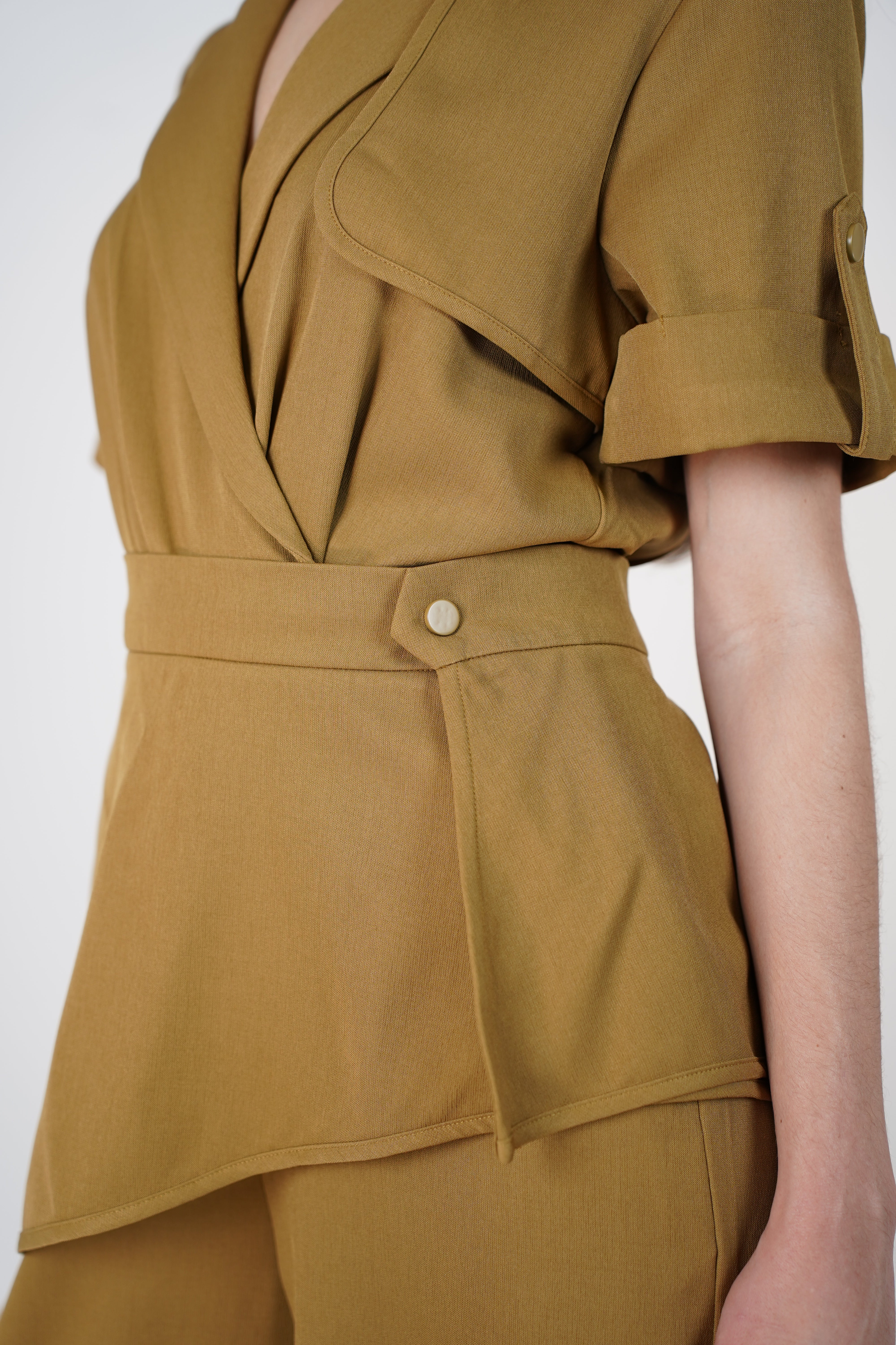 Nysel Jumpsuit – Structured Chic with Versatile Styling