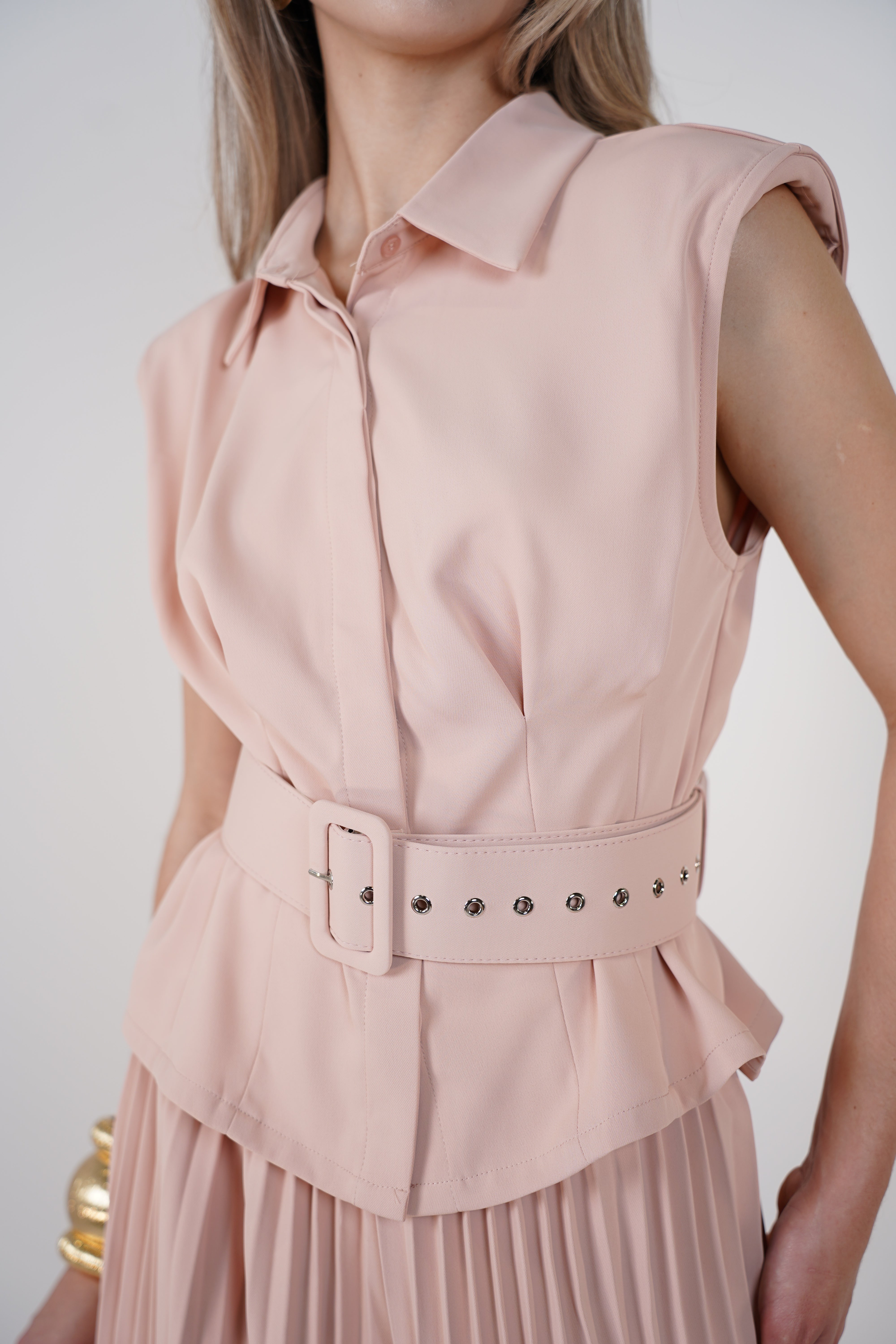 Elixir Pants Set – Pleated Elegance in a Soft Blush Hue