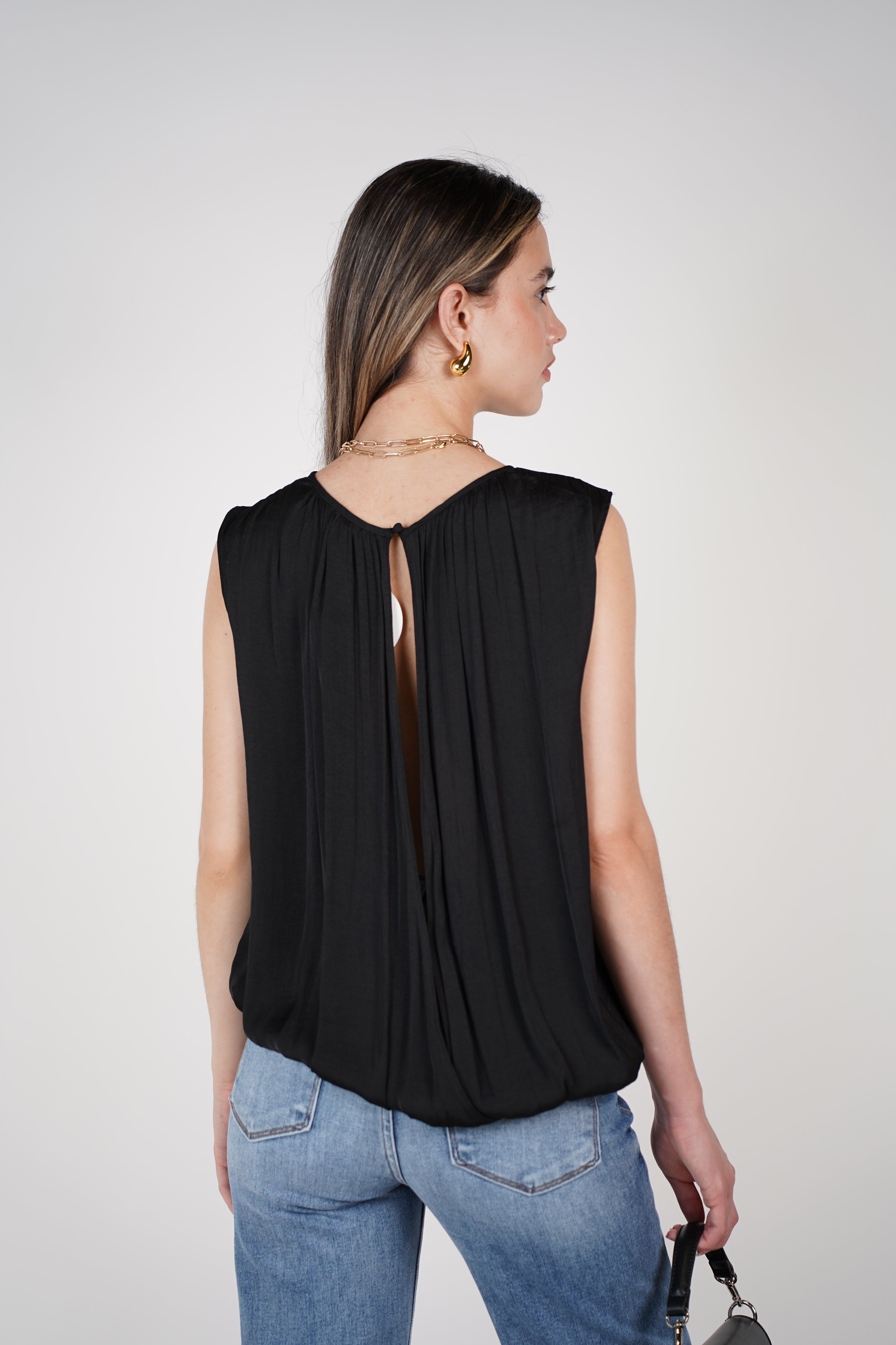 Negri Blouse – Black Sleeveless Gathered Top