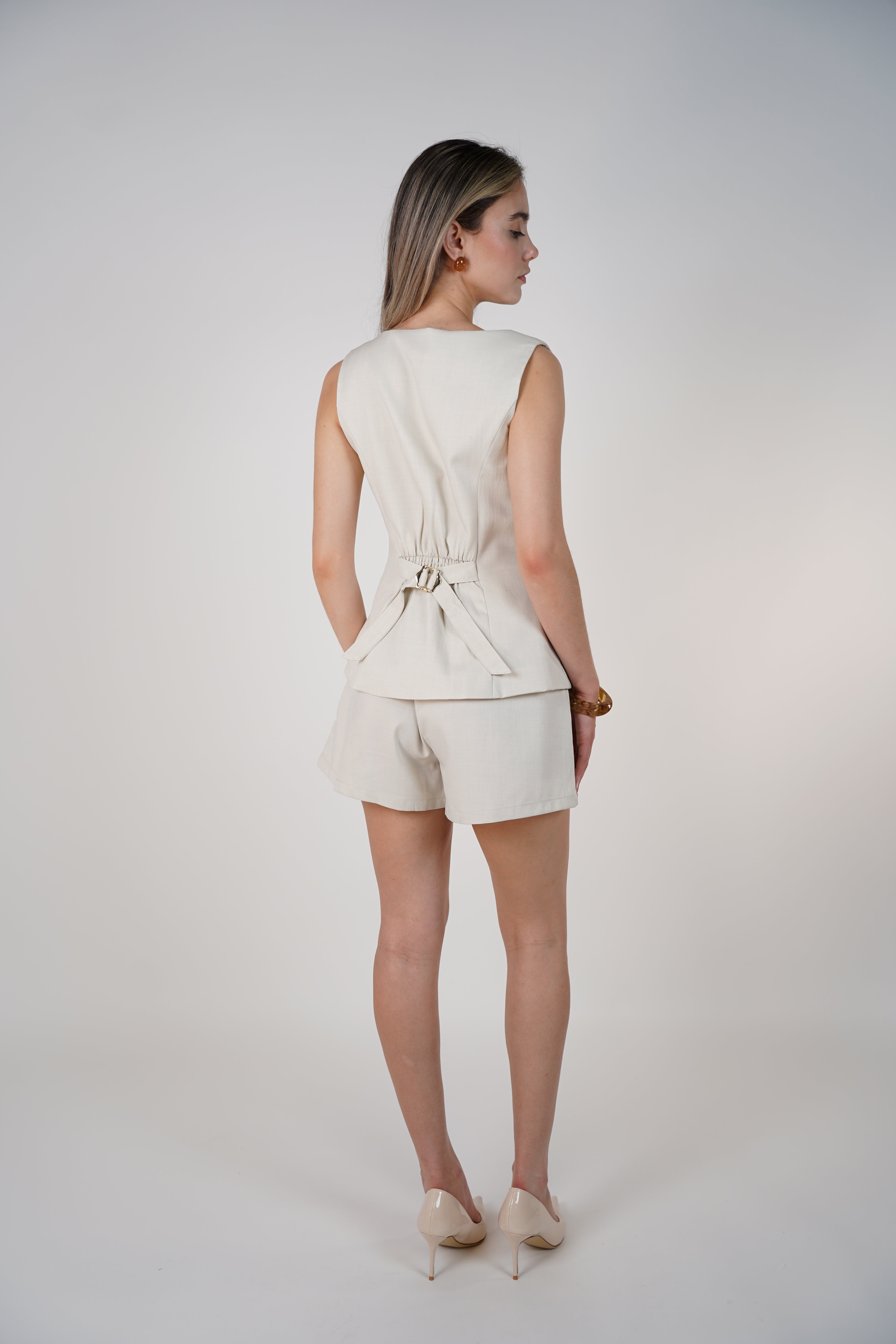 Mavi Vest Shorts Set – Sleek Neutrals with Unique Button Detail