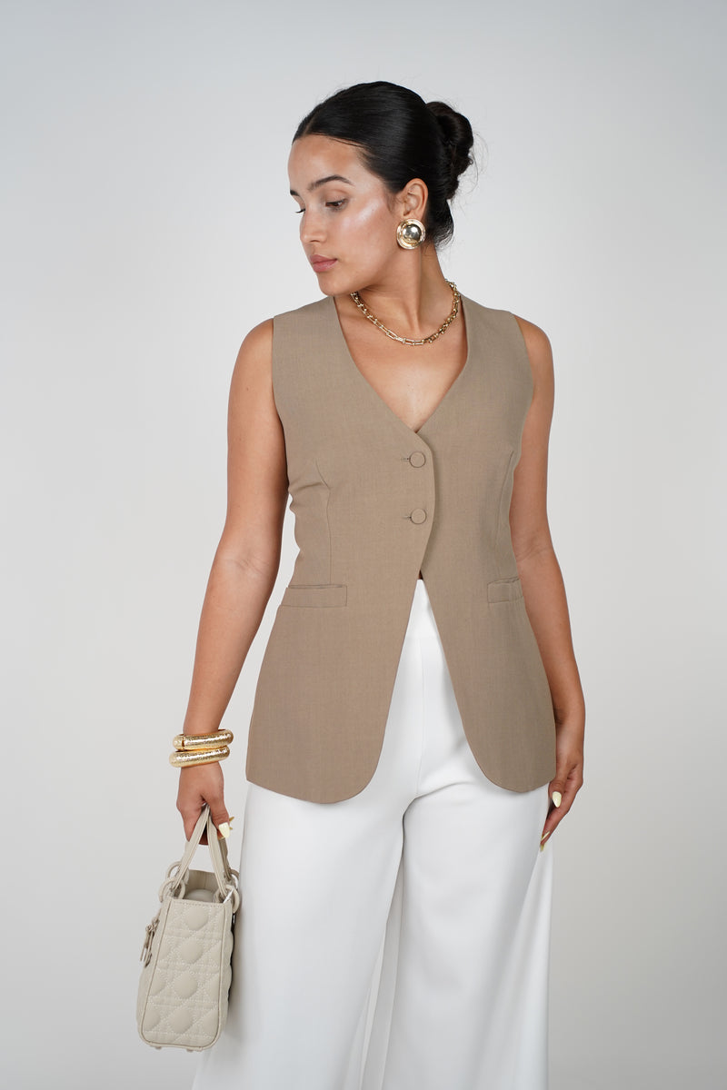 Camel Vest – Tailored Sophistication with a Modern Cut
